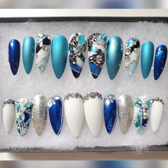 Luxurious press-on Nails - Picture 2 of 6